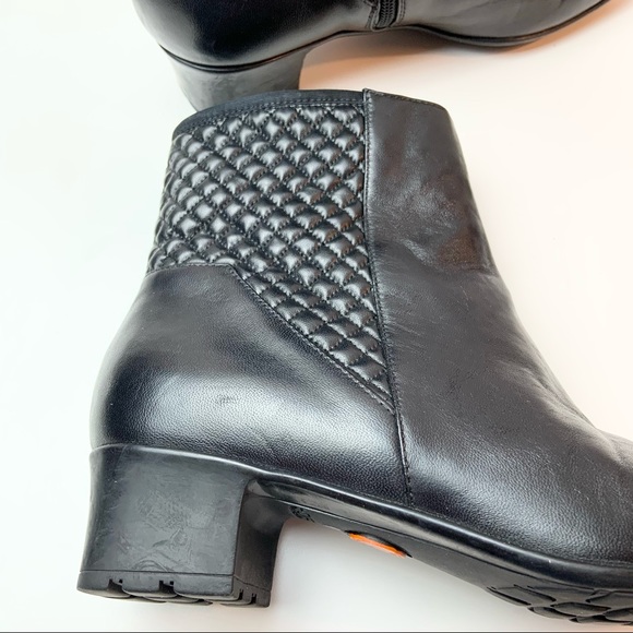 Sesto Meucci Quilted Narrow Leather Booties - Picture 6 of 7